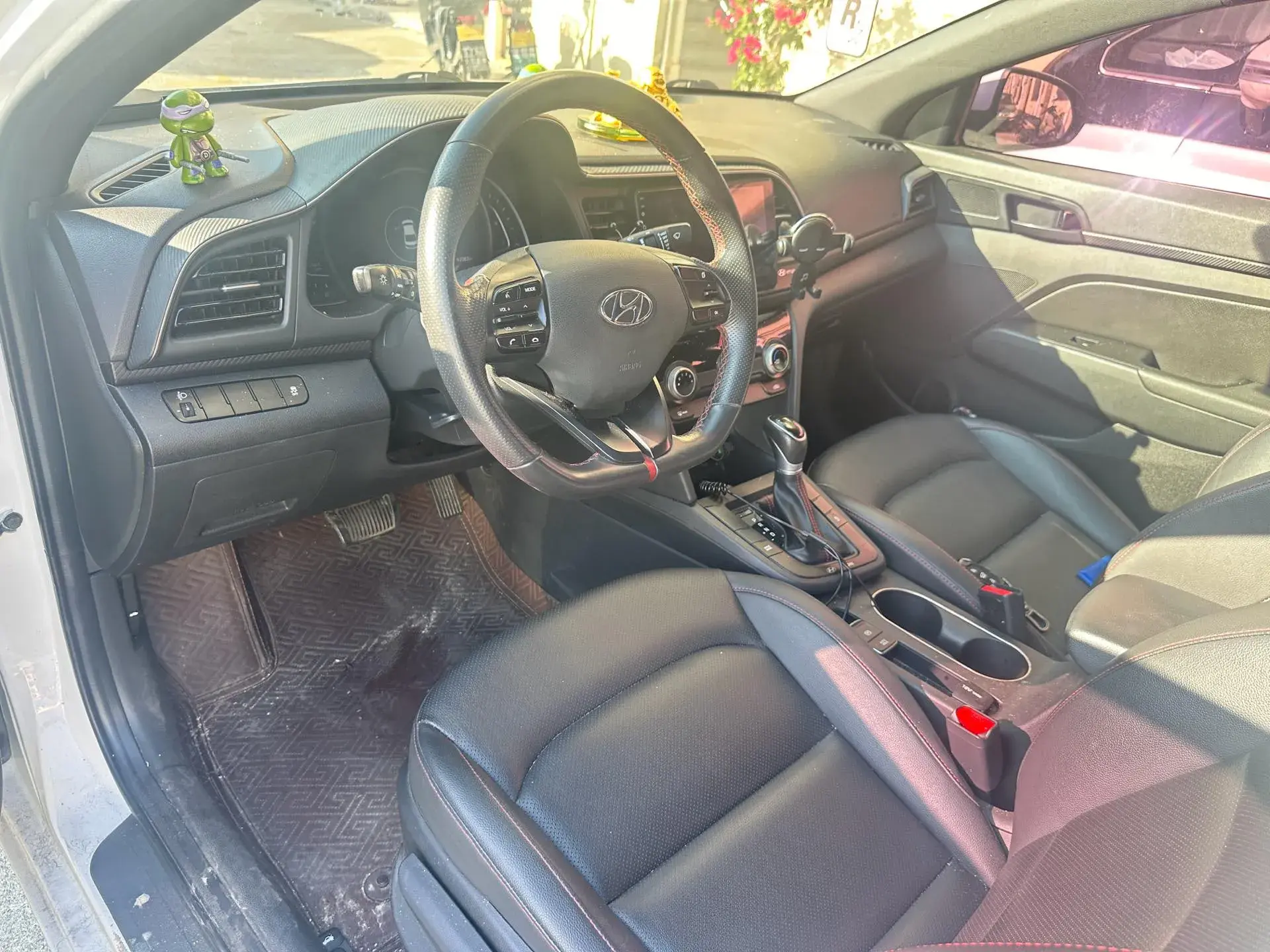 2019 HYUNDAI ELANTRA thumbnail 4