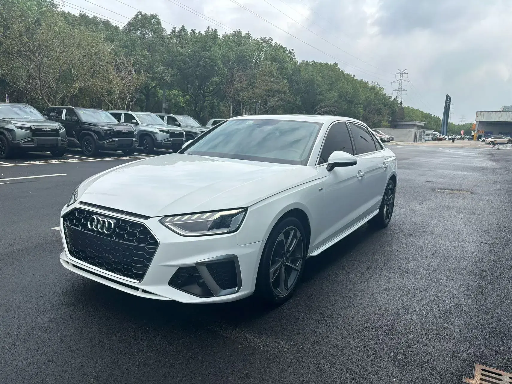 2020 AUDI A4L view 1