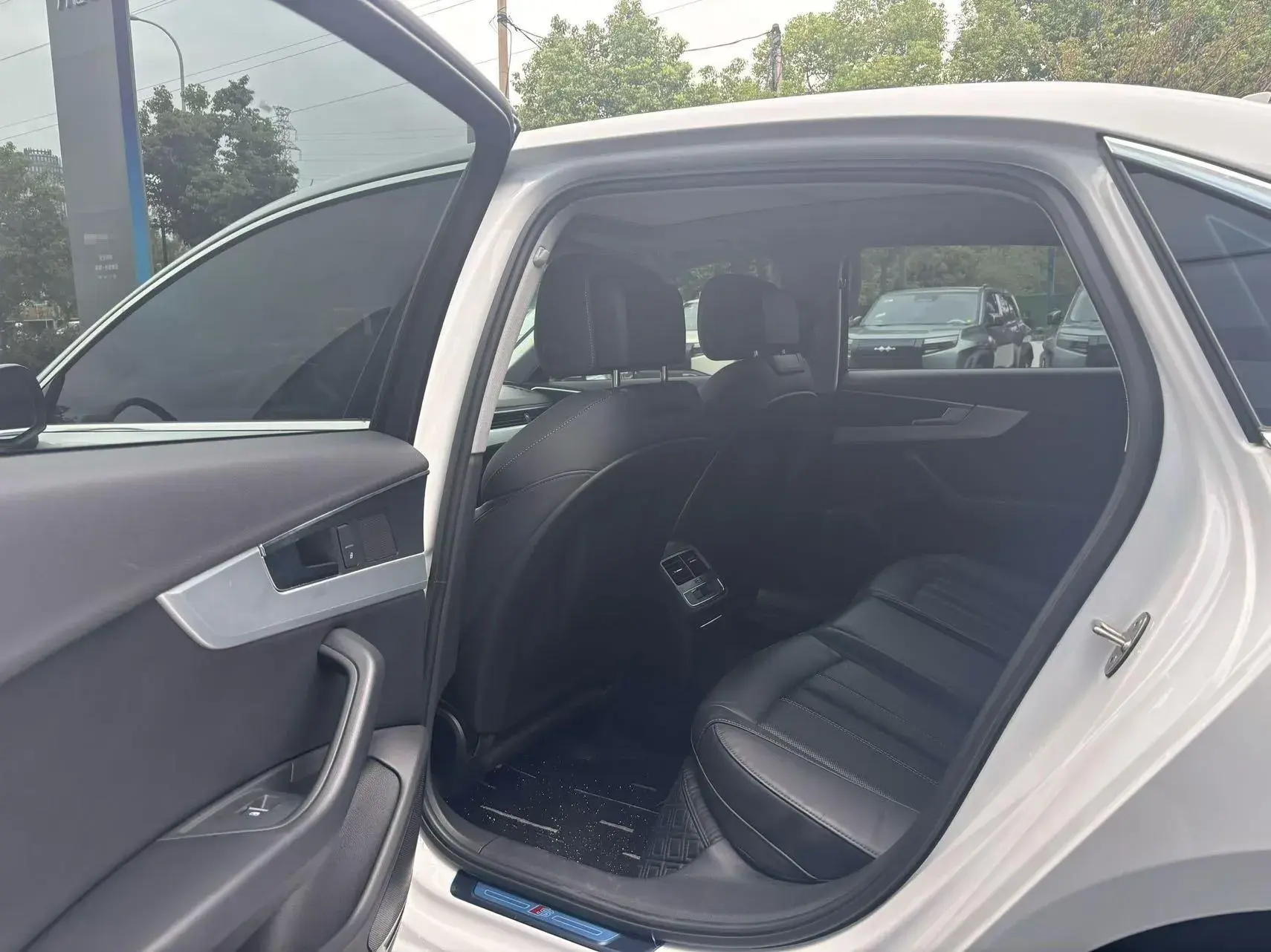 2020 AUDI A4L thumbnail 4