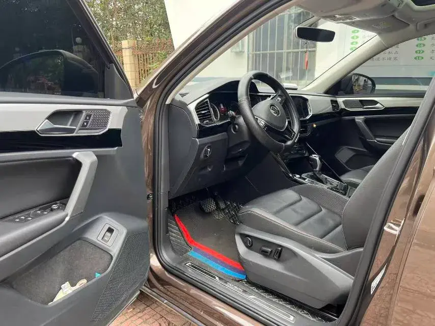 2021 VOLKSWAGEN TAYRON thumbnail 3