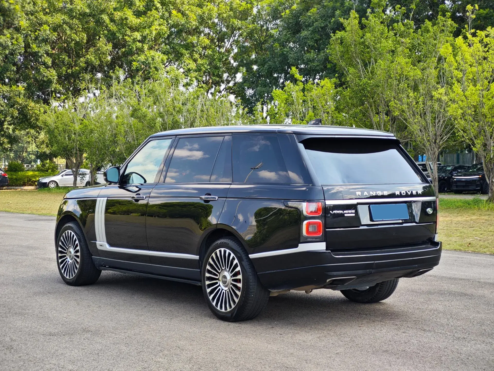 2018 LAND ROVER thumbnail 4