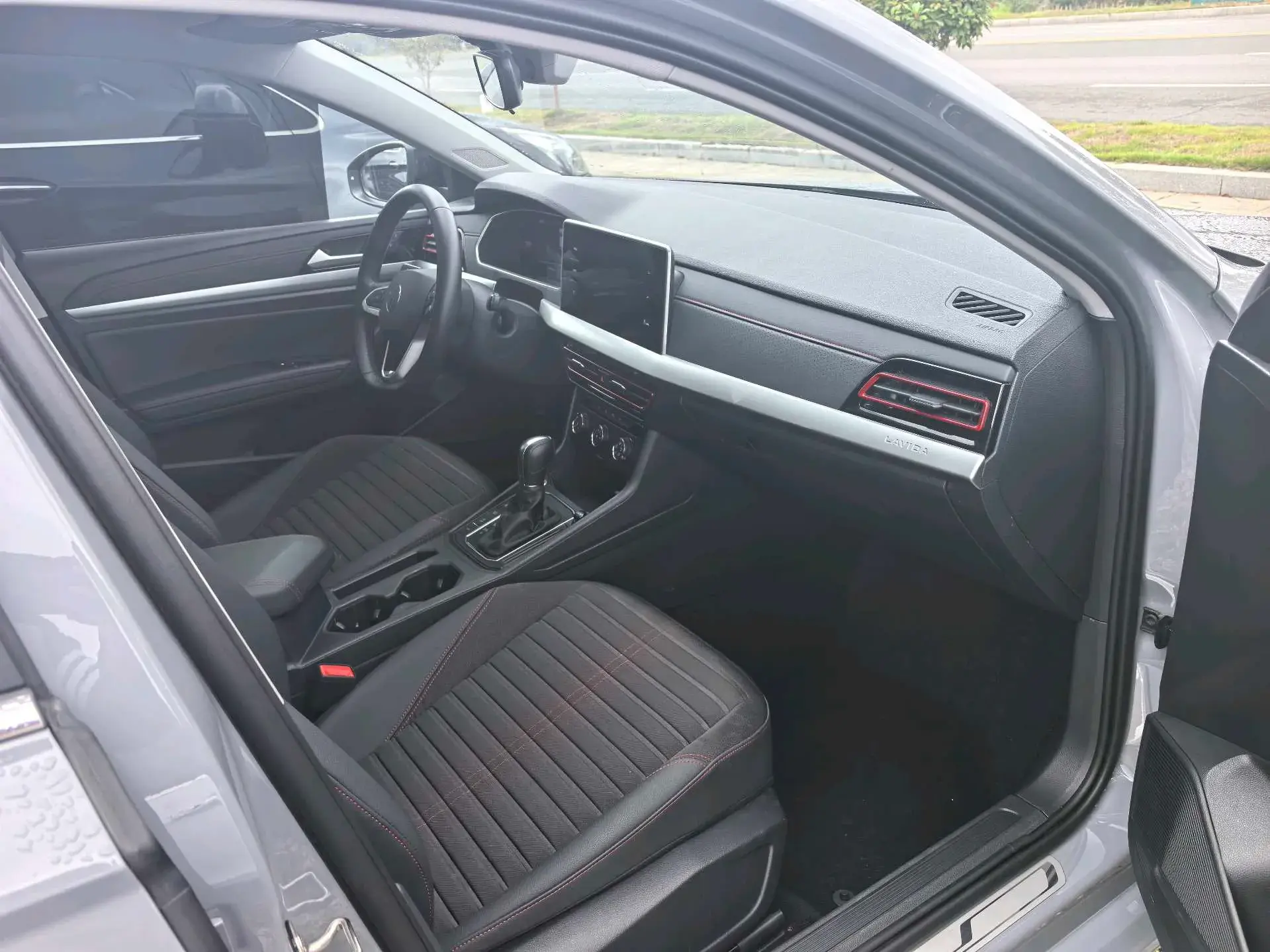 2023 VOLKSWAGEN LAVIDA thumbnail 4