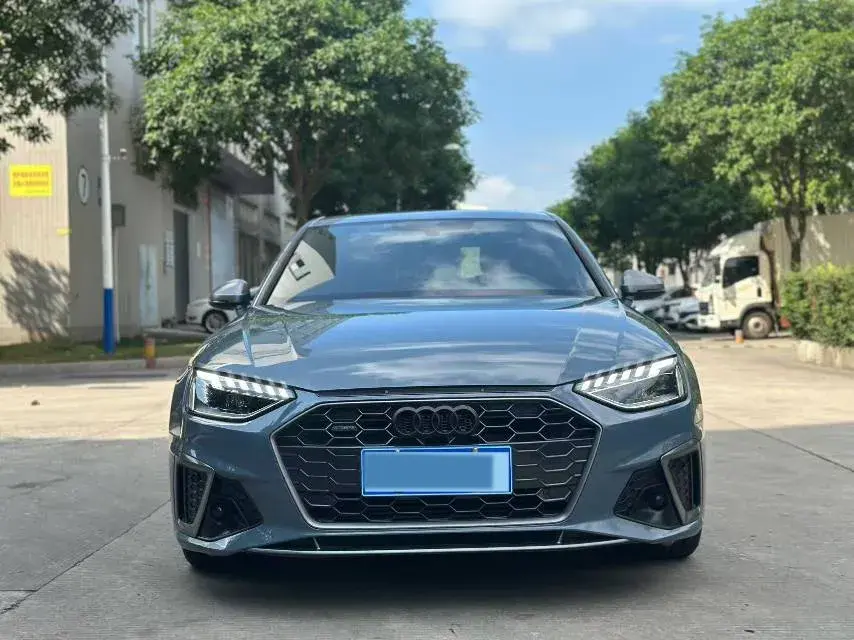 2022 AUDI A4L thumbnail 2