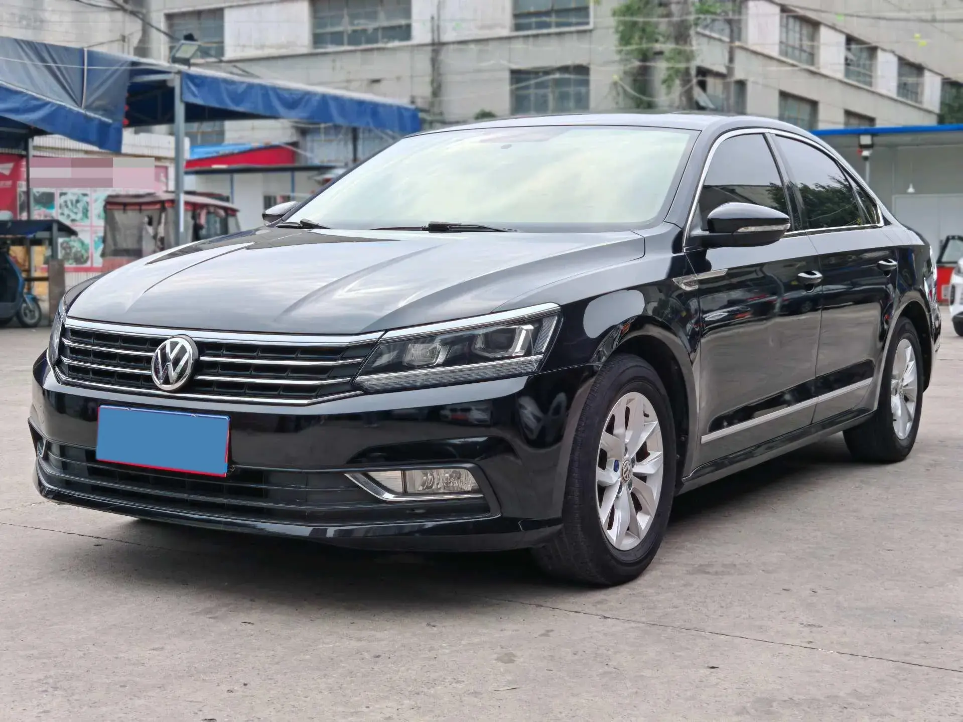 2017 VOLKSWAGEN PASSAT view 1
