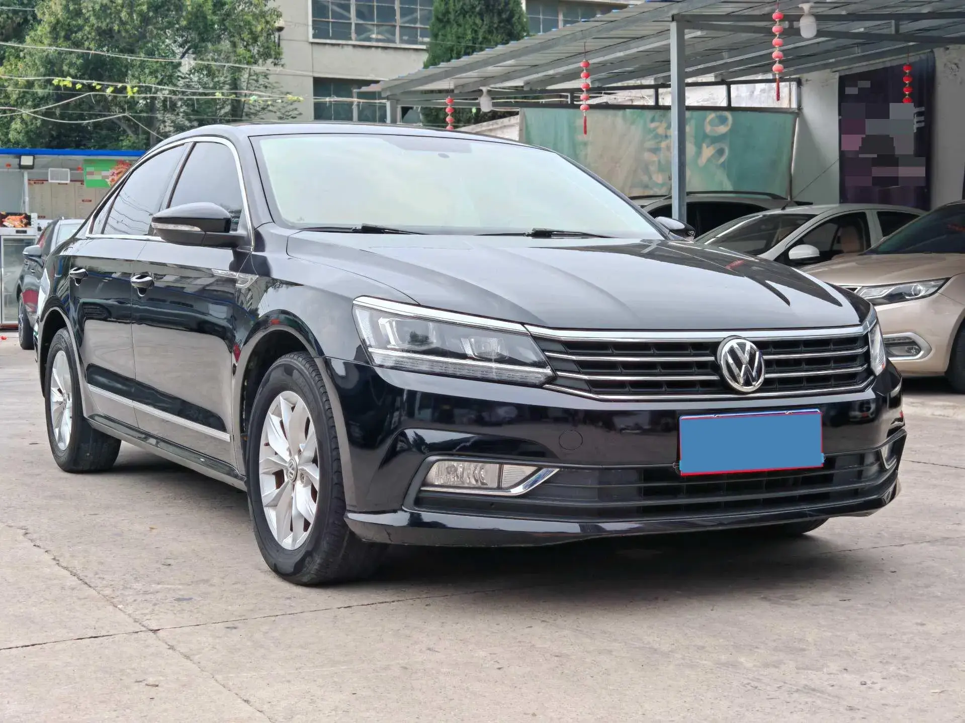 2017 VOLKSWAGEN PASSAT thumbnail 3