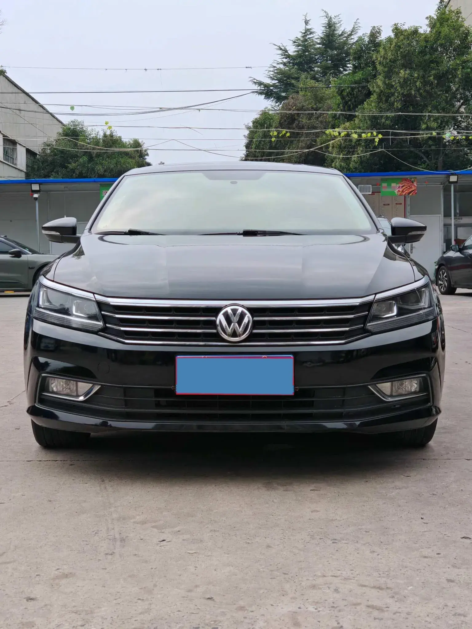 2017 VOLKSWAGEN PASSAT thumbnail 2