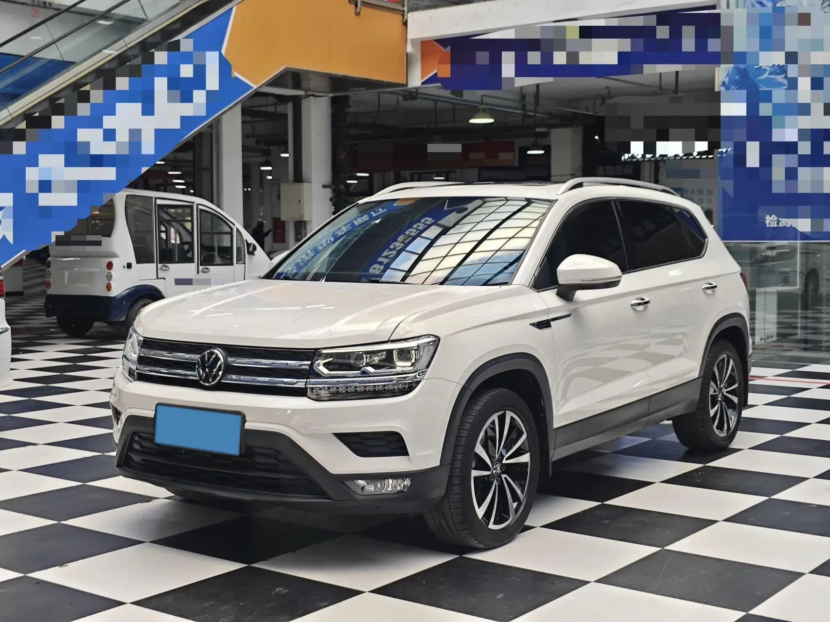 2021 VOLKSWAGEN THARU view 1