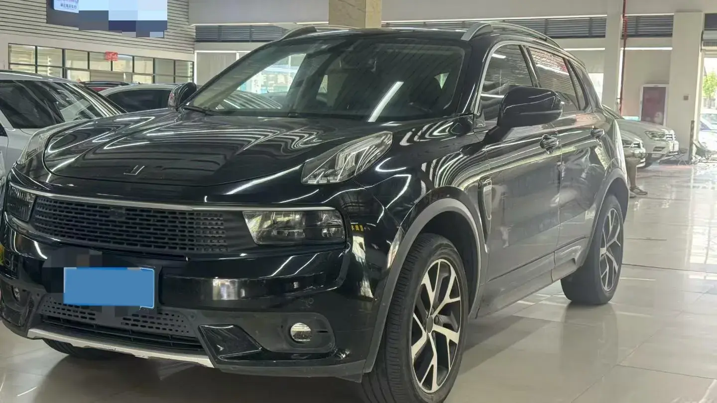 2019 LYNK&CO 01 view 1