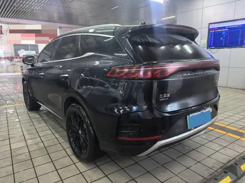 2024 BYD TANG thumbnail 4