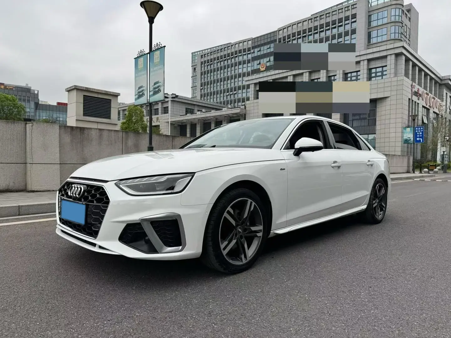 2020 AUDI A4L view 1