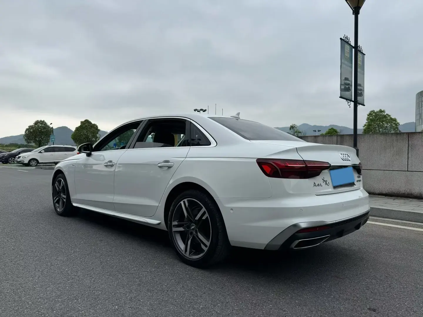 2020 AUDI A4L thumbnail 4