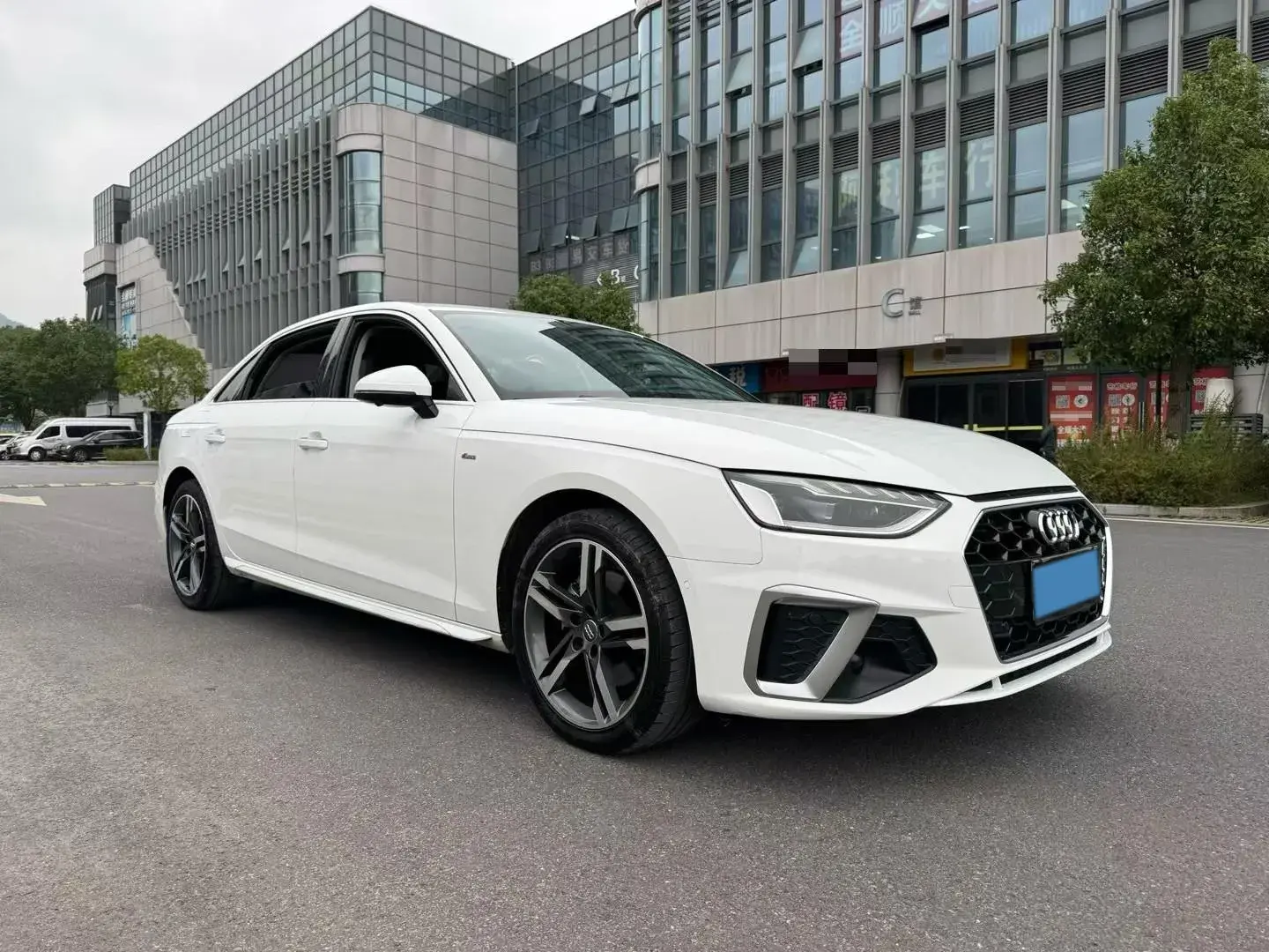 2020 AUDI A4L thumbnail 3