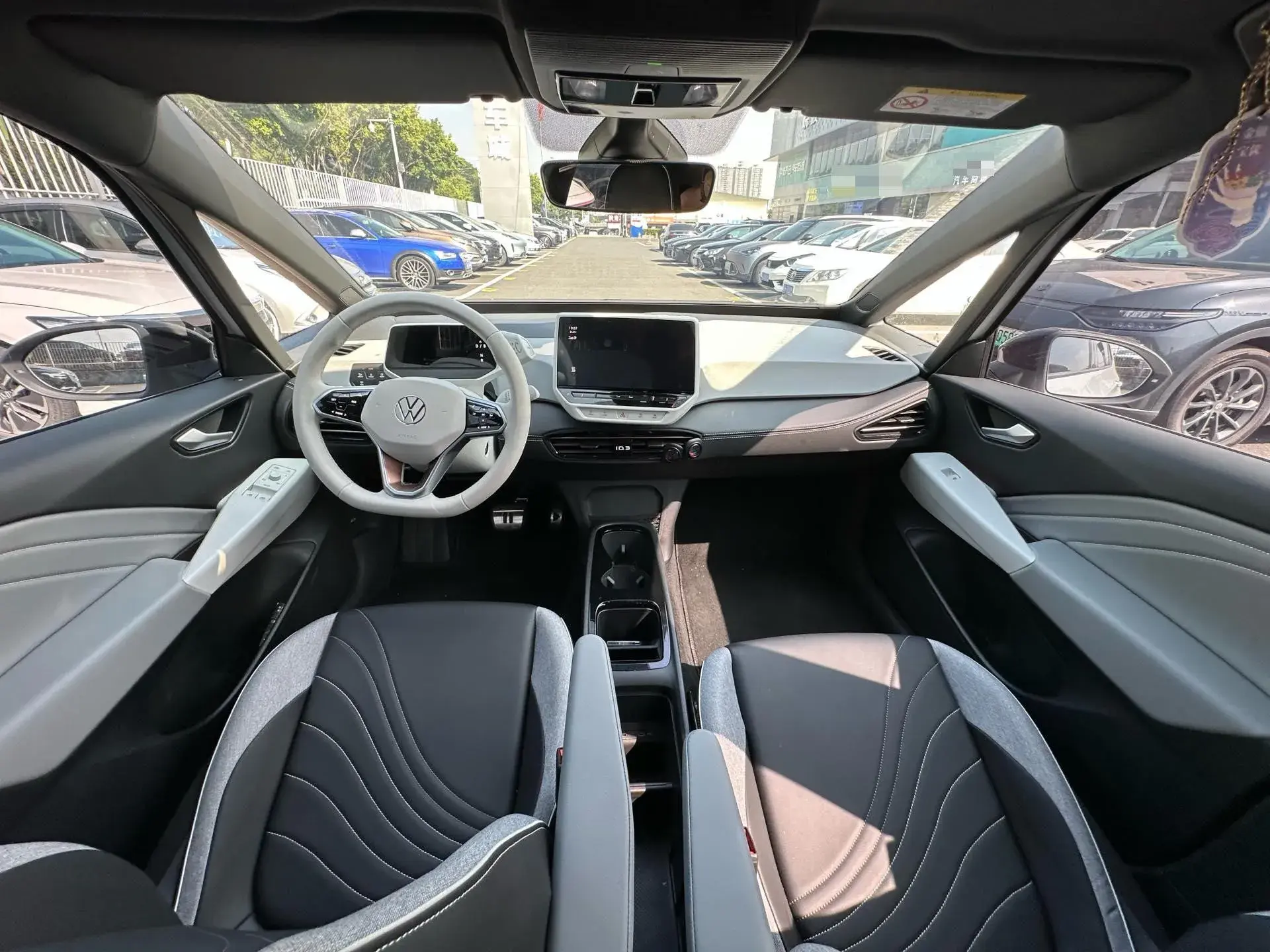 2024 VOLKSWAGEN ID.3 thumbnail 4