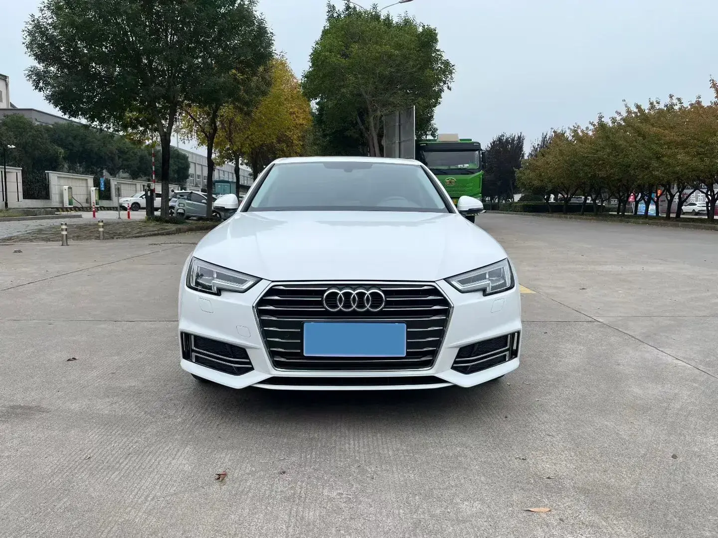 2019 AUDI A4L thumbnail 3