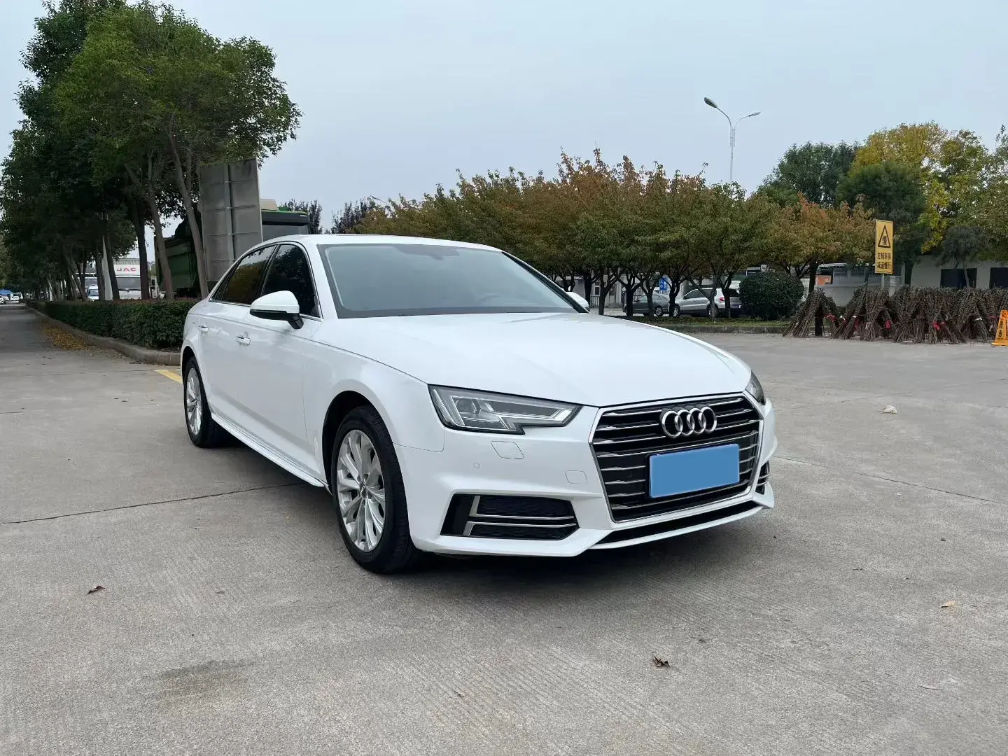 2019 AUDI A4L thumbnail 2
