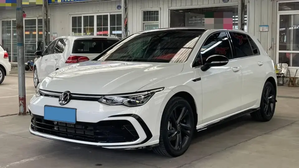 2024 VOLKSWAGEN GOLF view 1