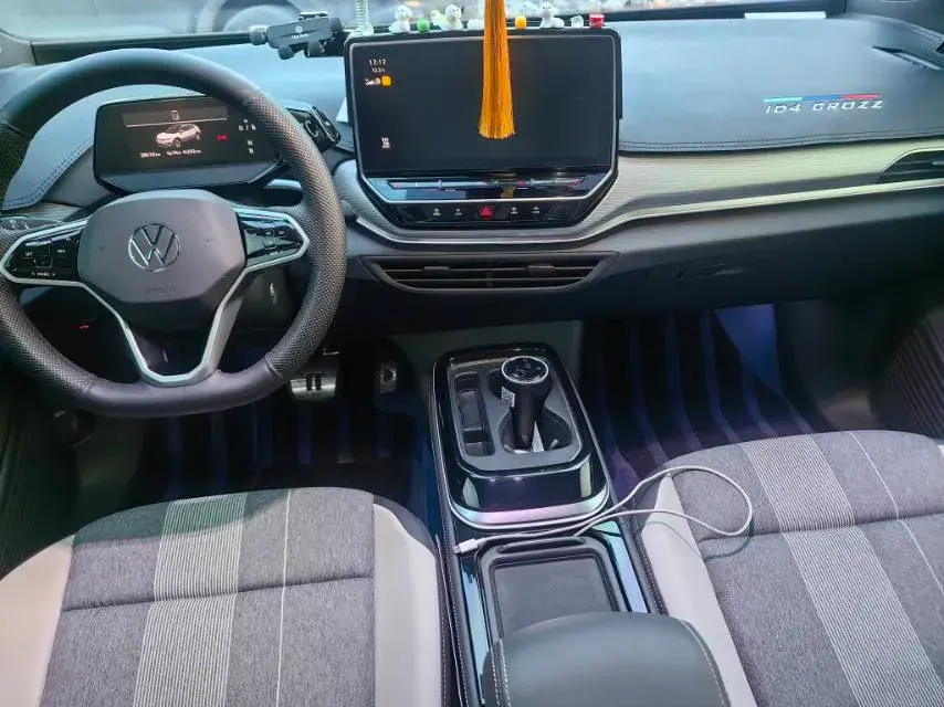 2024 VOLKSWAGEN ID.4 thumbnail 4