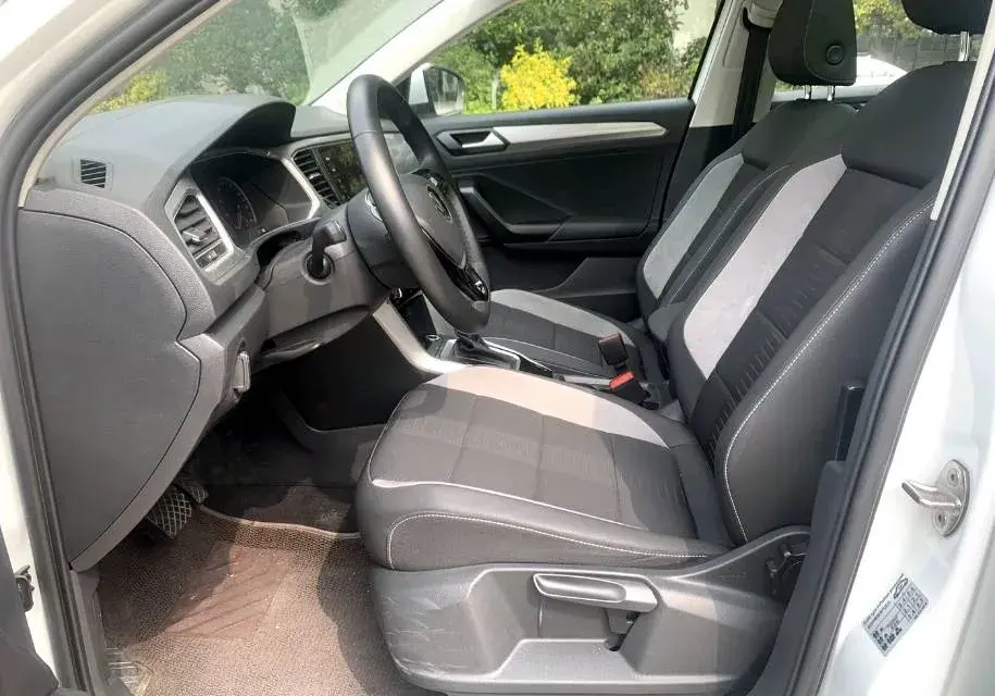 2022 VOLKSWAGEN T-ROC thumbnail 2