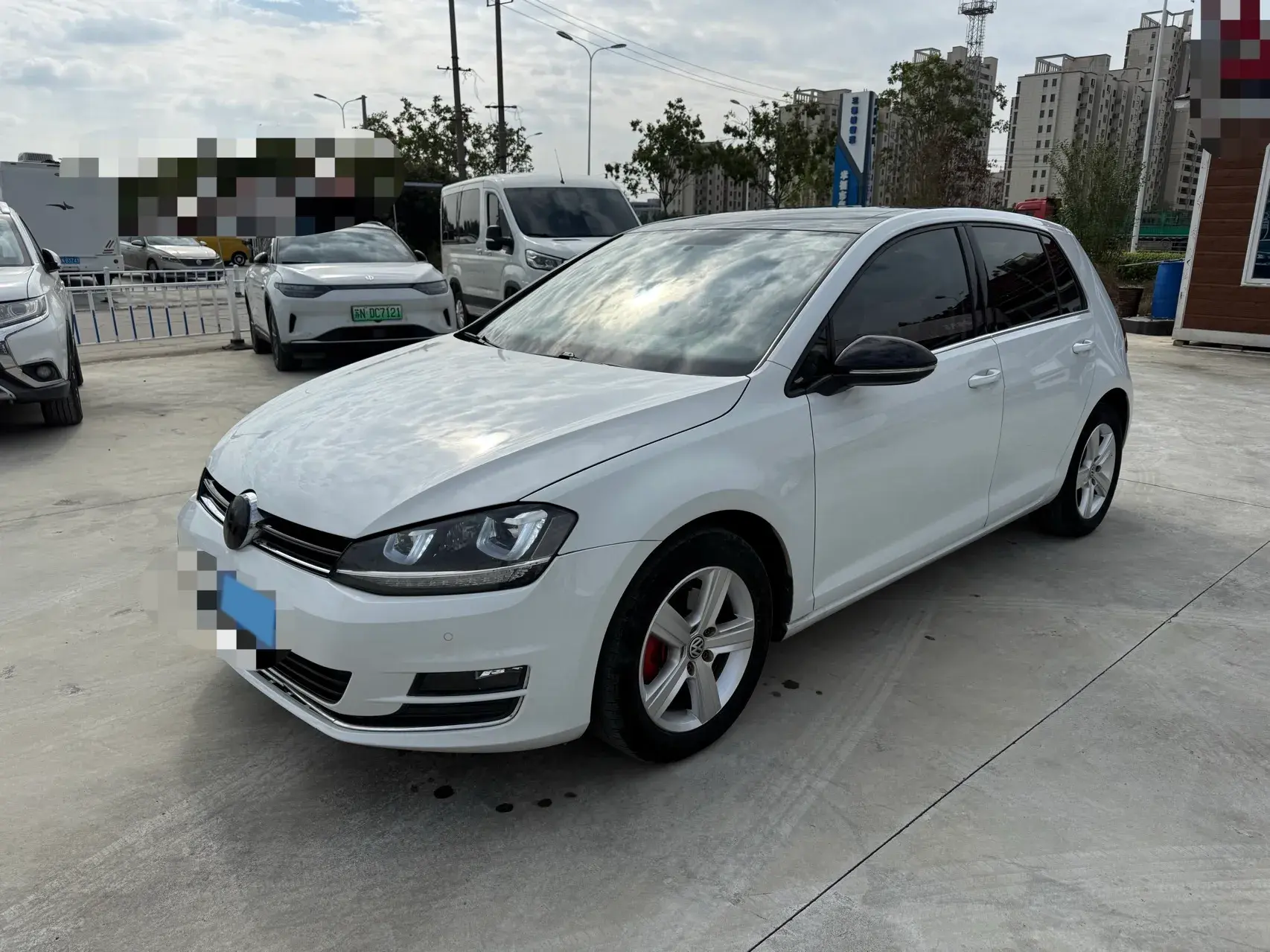 2017 VOLKSWAGEN GOLF view 1