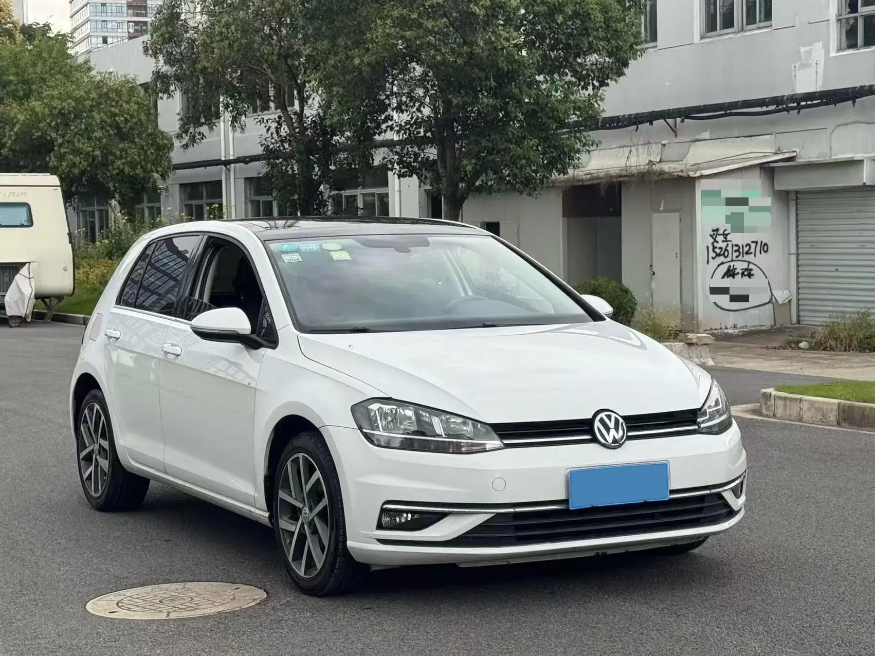 2018 VOLKSWAGEN GOLF thumbnail 3