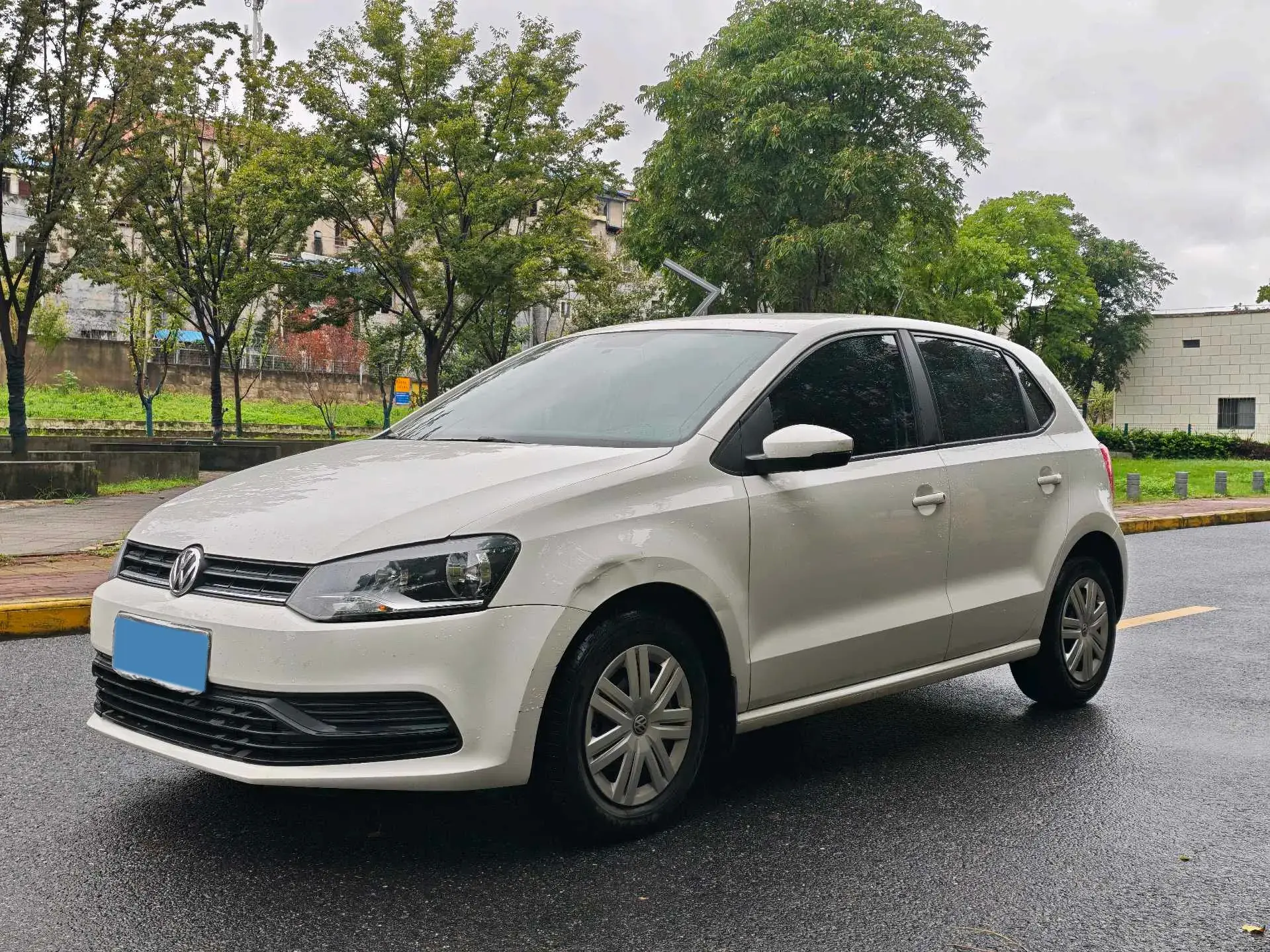 2018 VOLKSWAGEN POLO view 1