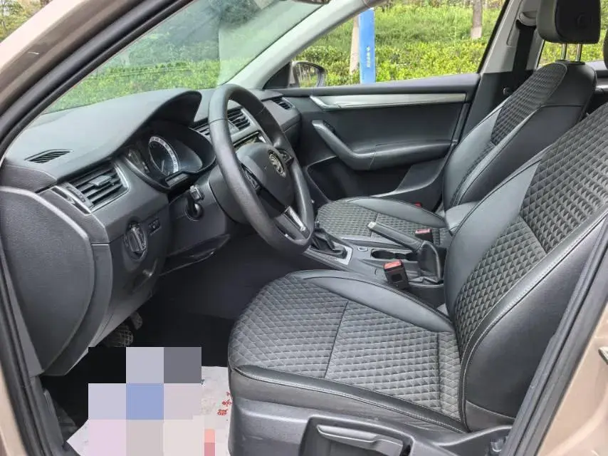 2019 SKODA OCTAVIA thumbnail 4