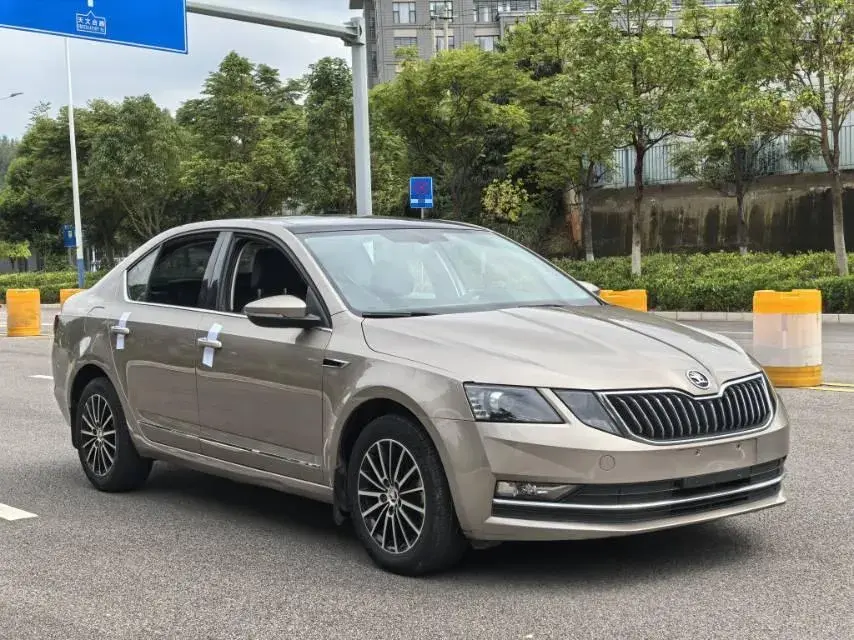 2019 SKODA OCTAVIA thumbnail 3