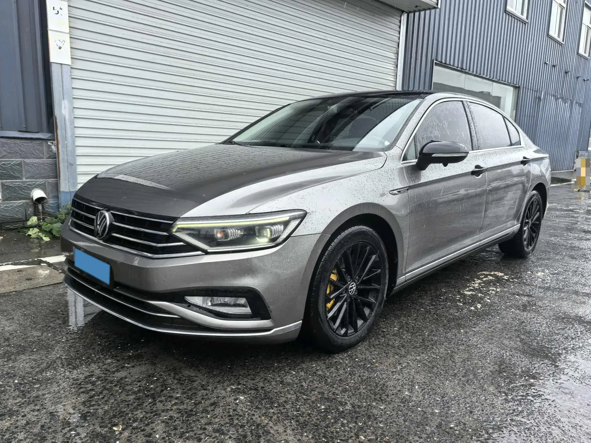 2020 VOLKSWAGEN MAGOTAN view 1