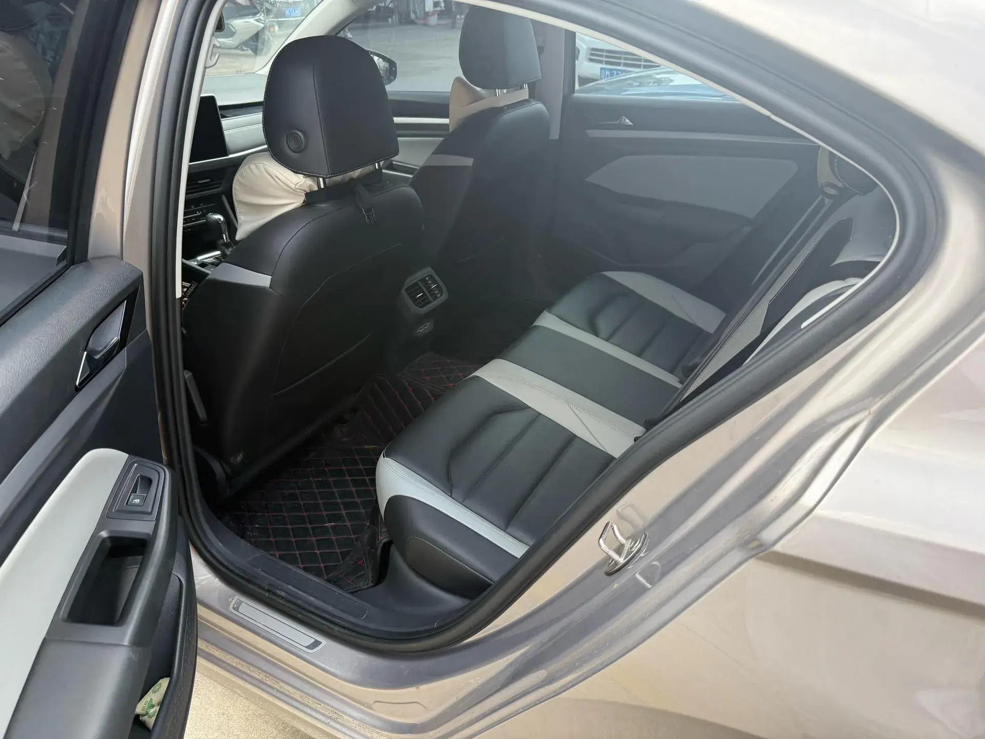 2023 VOLKSWAGEN BORA thumbnail 4