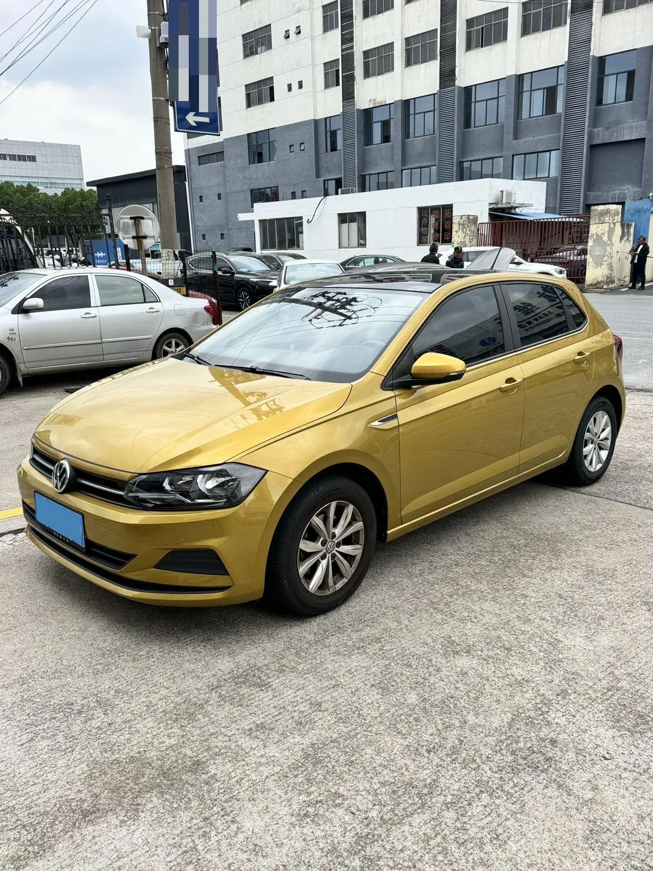 2019 VOLKSWAGEN POLO view 1