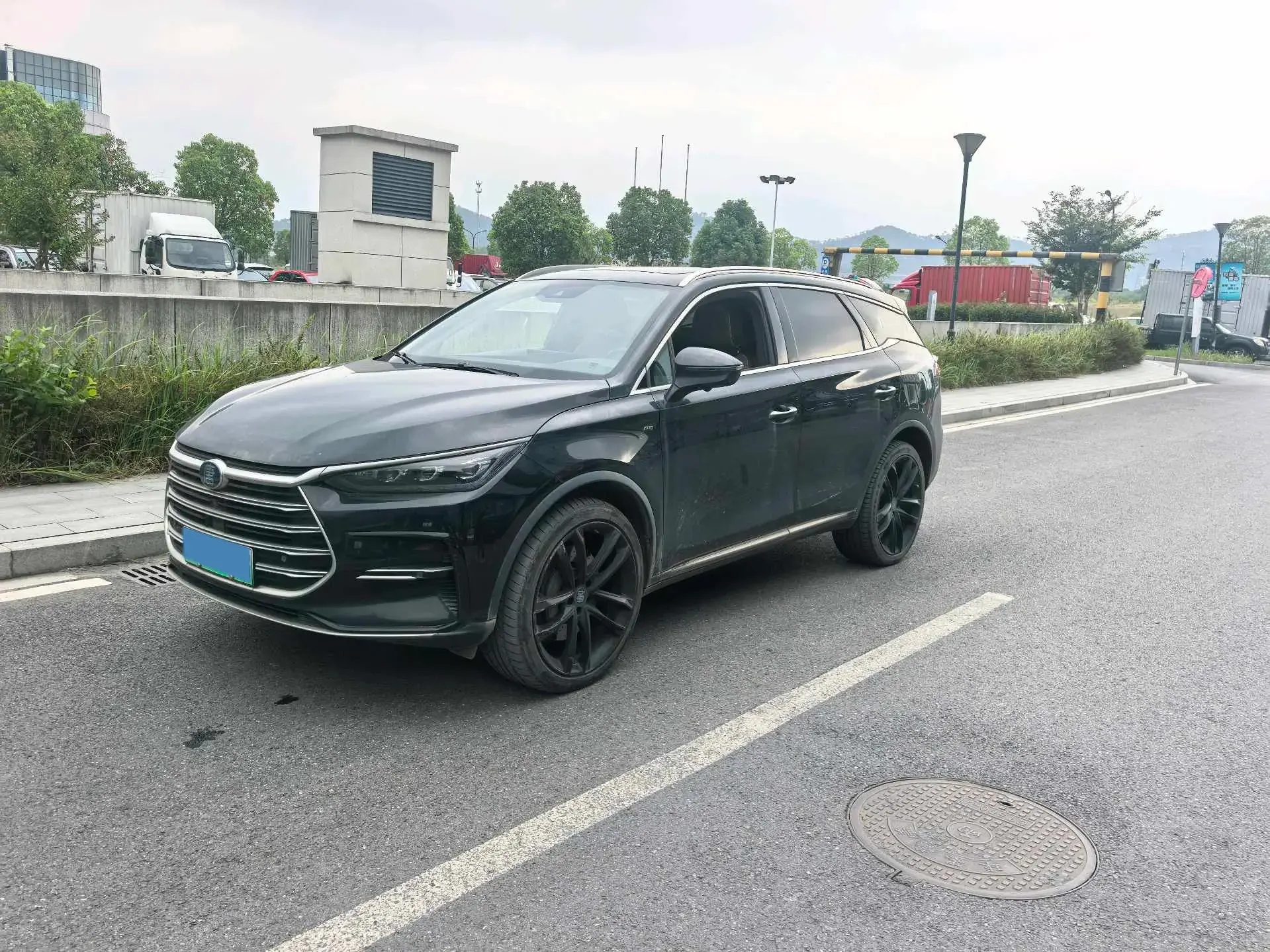 2021 BYD TANG view 1