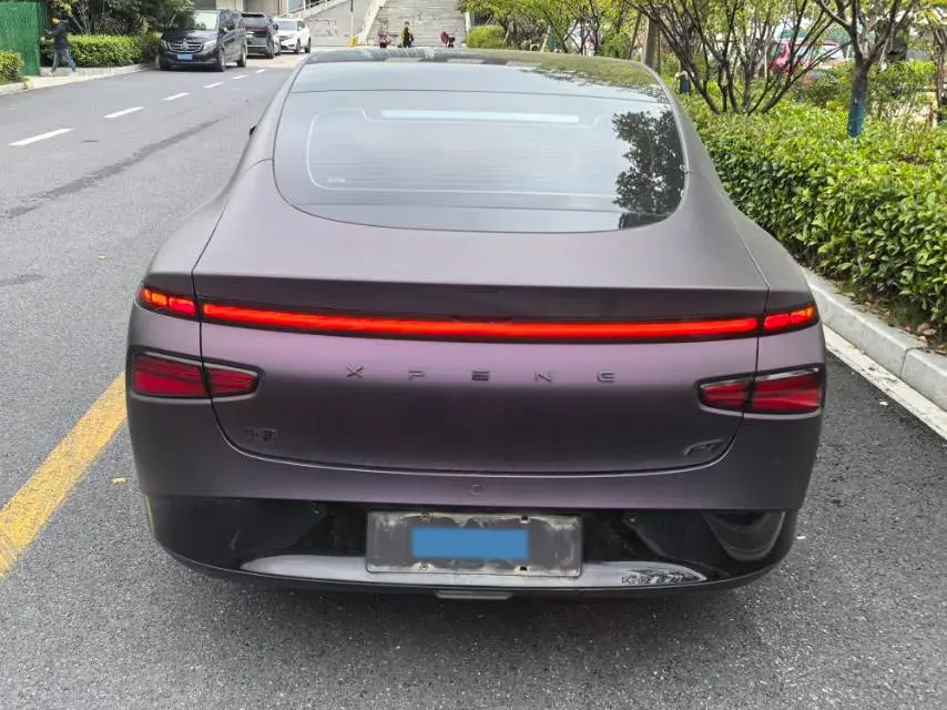 2023 XPENG P7 thumbnail 3