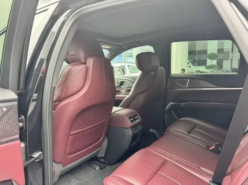 2025 CADILLAC XT5 thumbnail 3