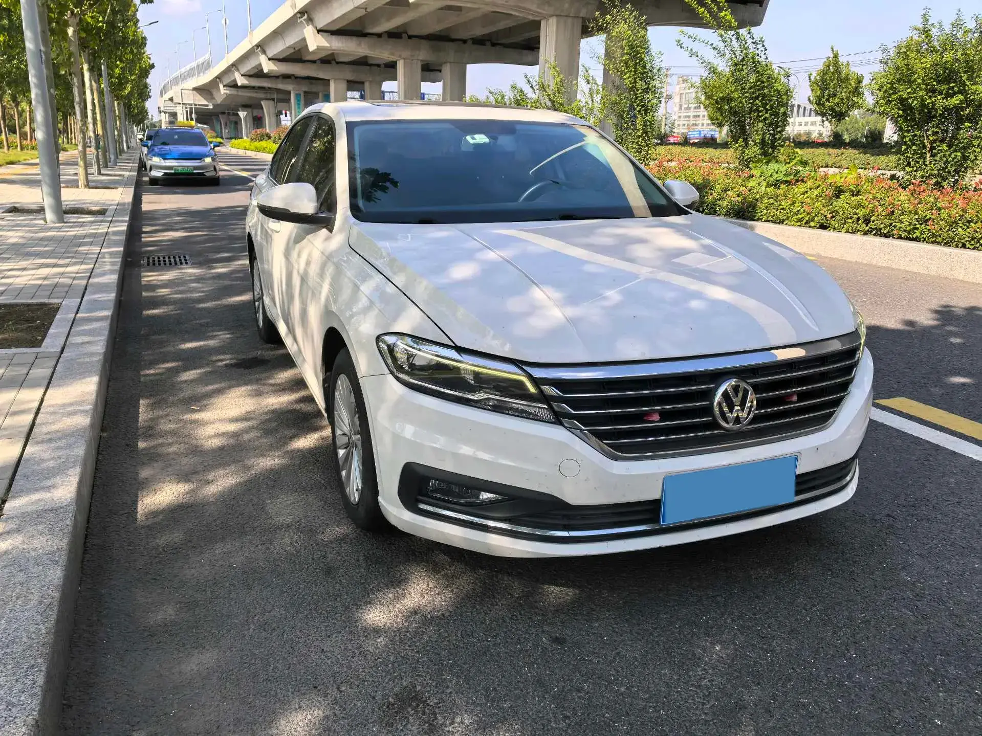 2019 VOLKSWAGEN LAVIDA thumbnail 2