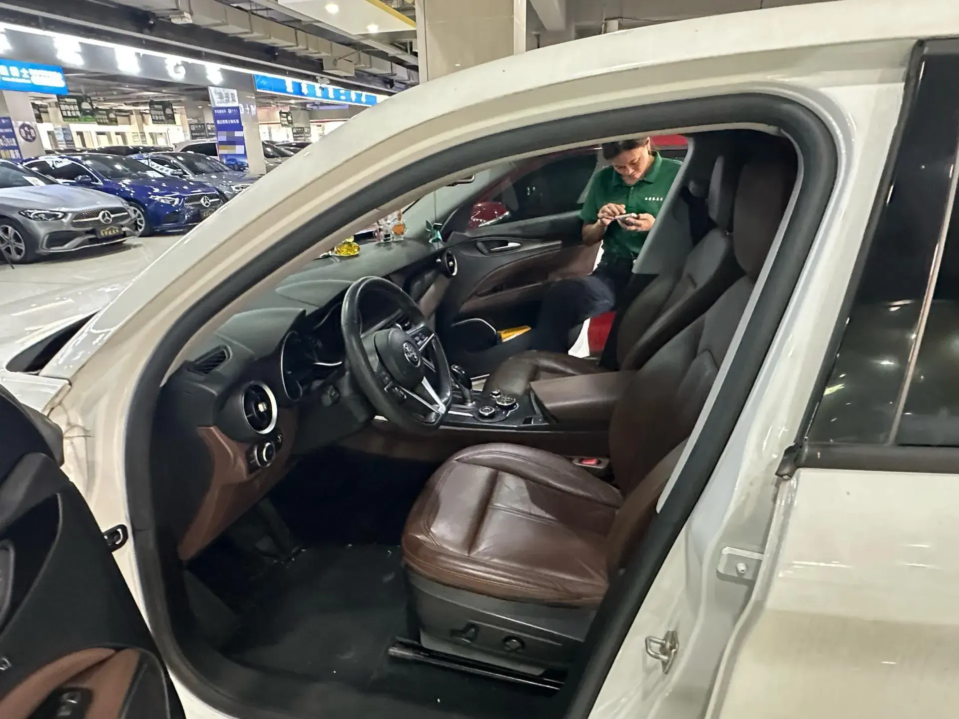 2017 ALFA ROMEO thumbnail 4