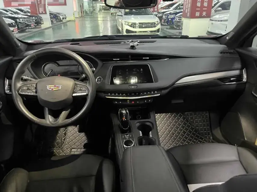 2022 CADILLAC XT4 thumbnail 4