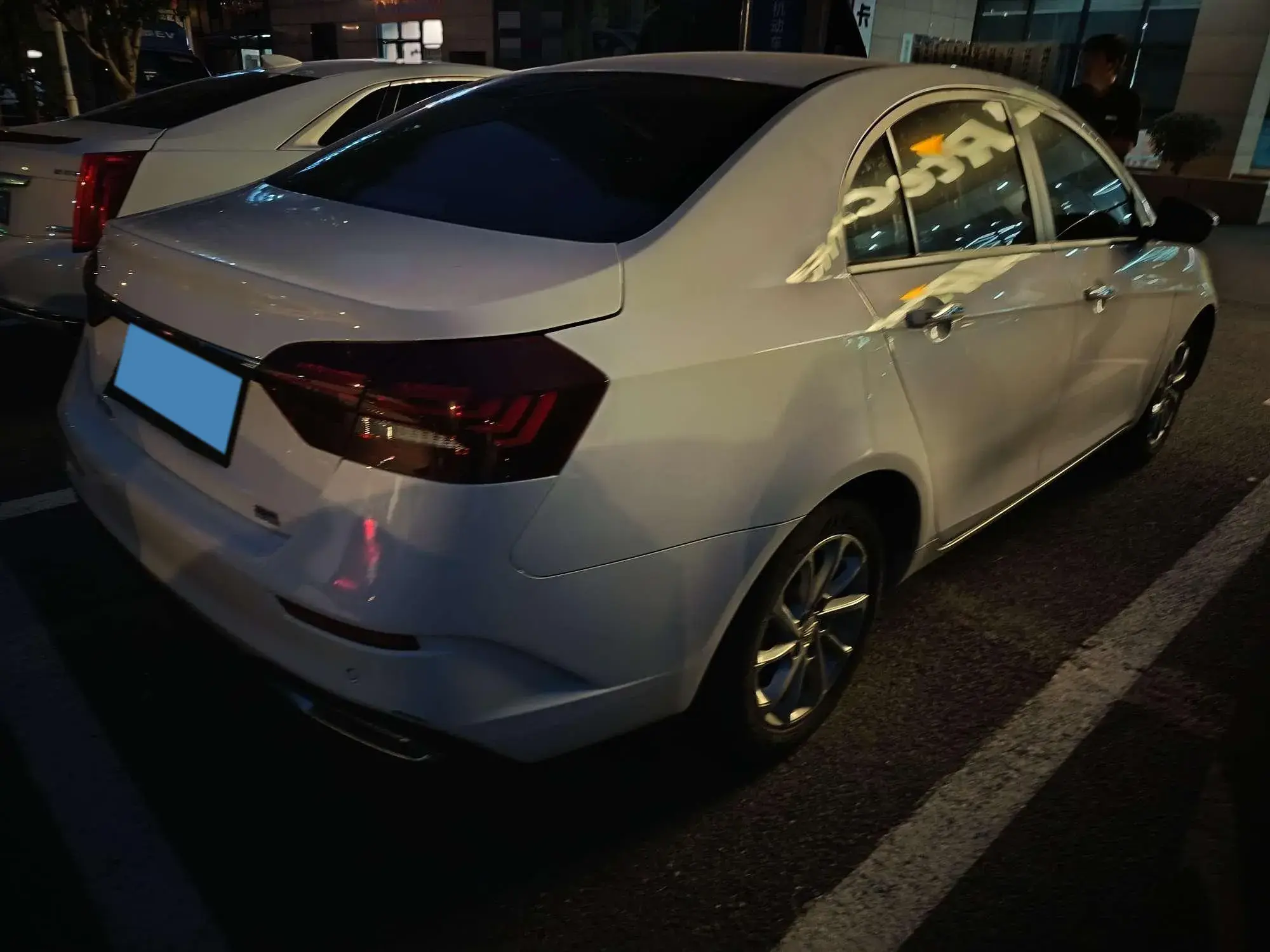 2021 GEELY EMGRAND thumbnail 3