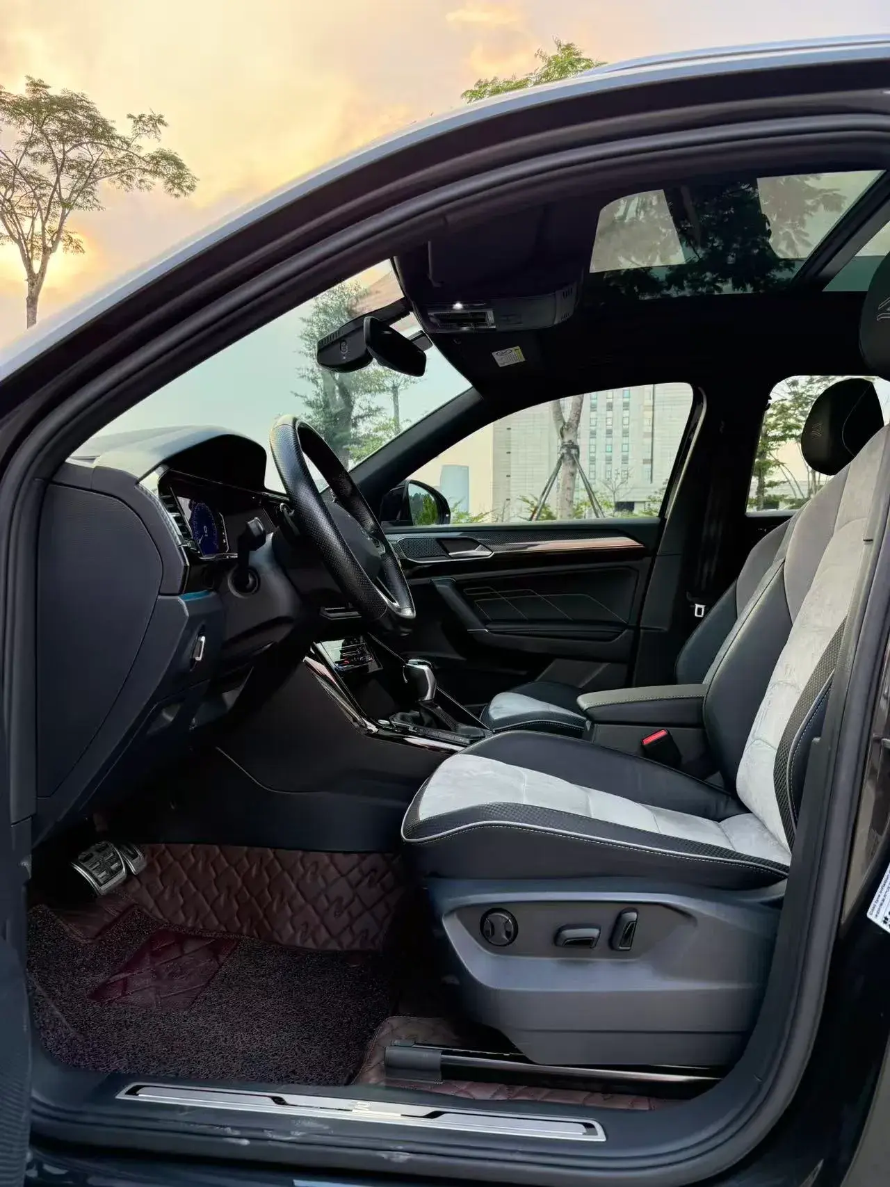 2020 VOLKSWAGEN TAYRON thumbnail 3