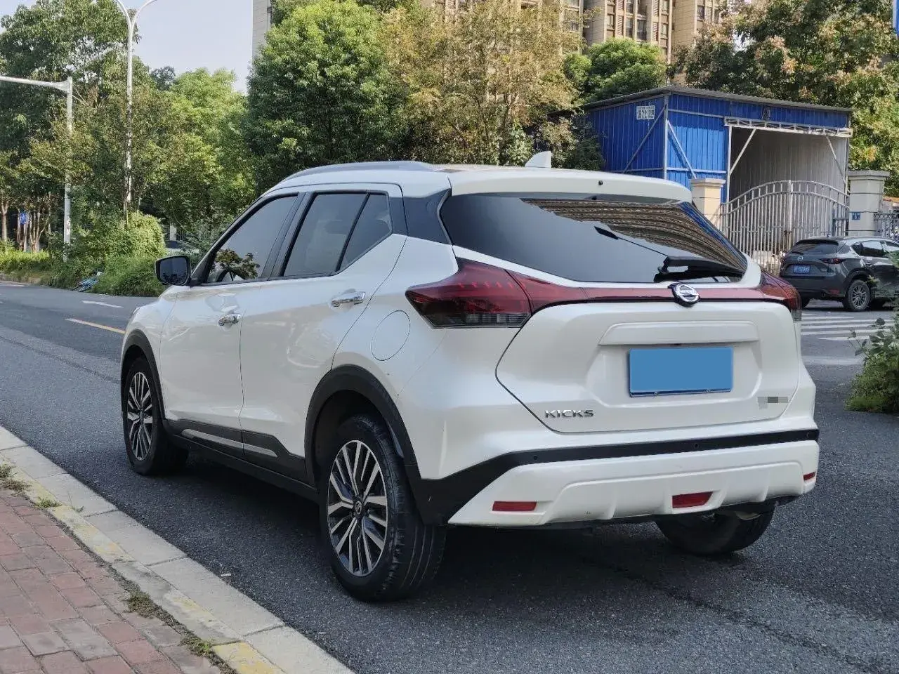 2022 NISSAN KICKS thumbnail 3