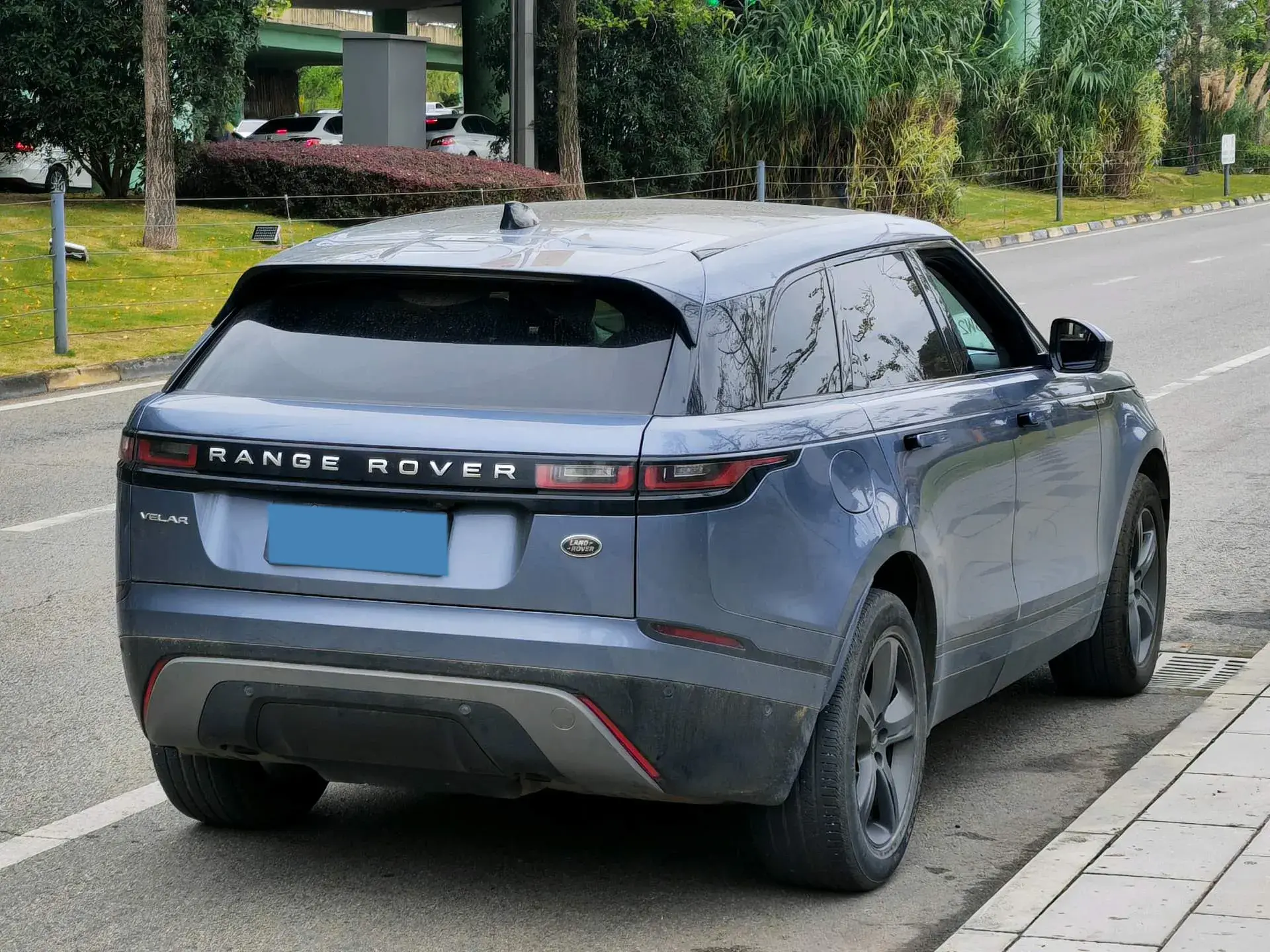 2021 LAND ROVER thumbnail 4