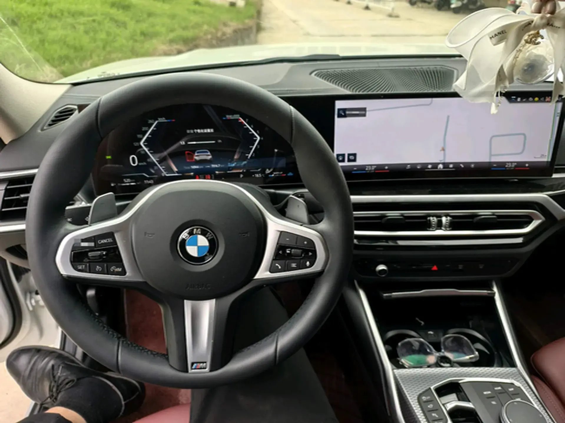 2024 BMW 3 thumbnail 4