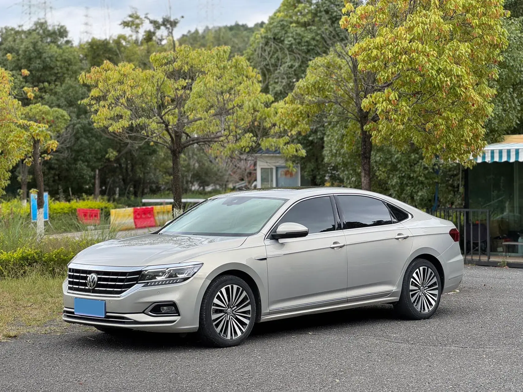 2019 VOLKSWAGEN PASSAT view 1