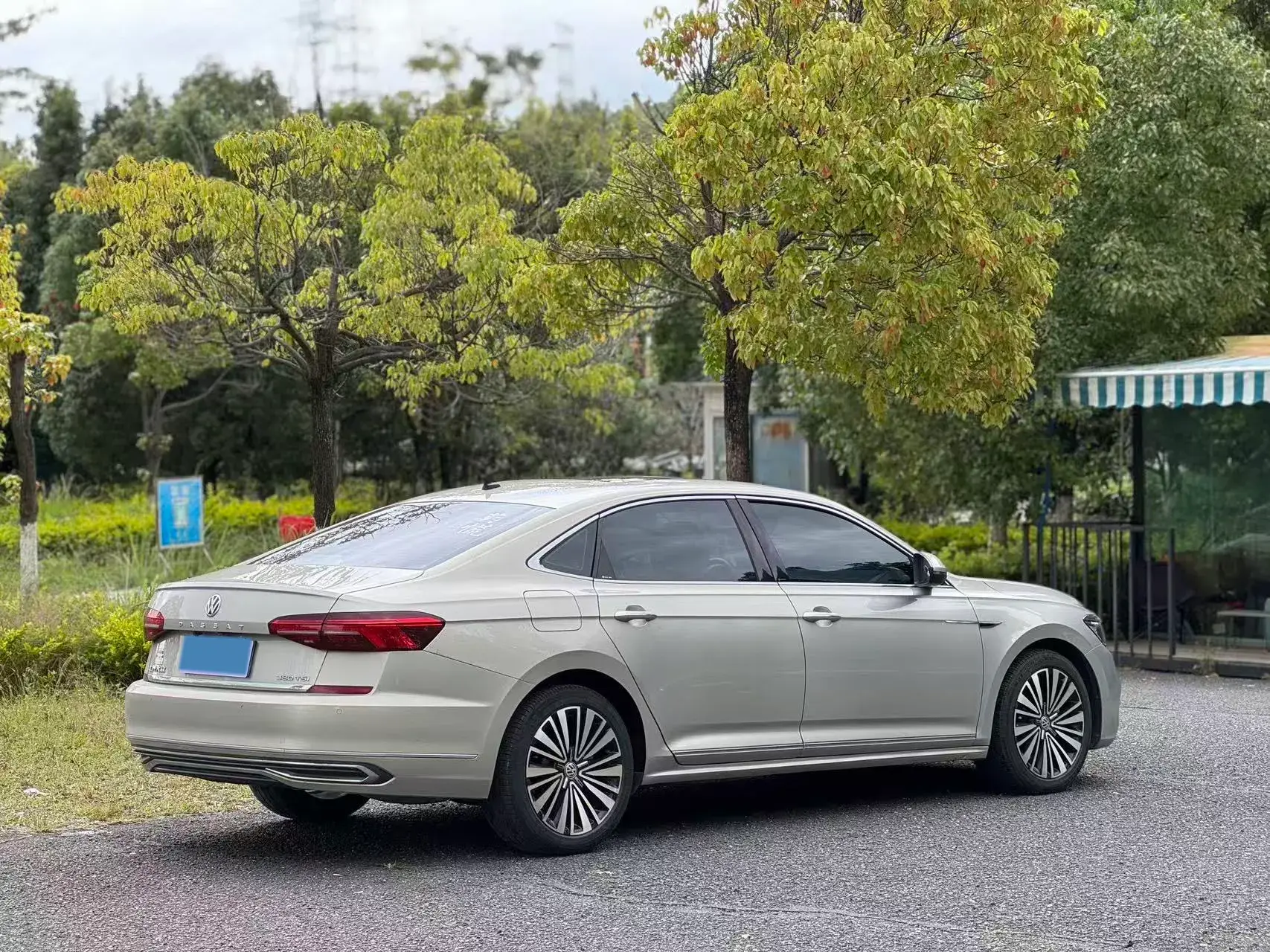 2019 VOLKSWAGEN PASSAT thumbnail 4
