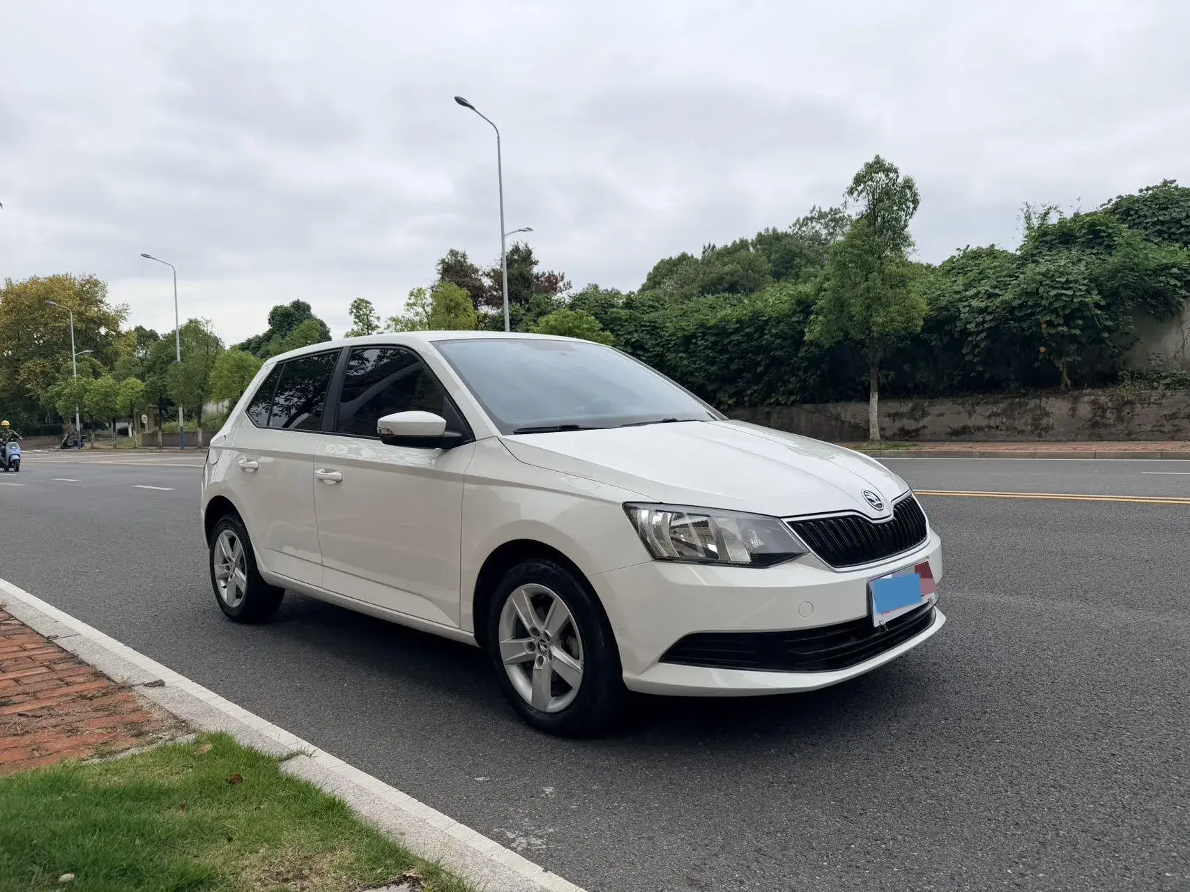 2017 SKODA FABIA thumbnail 3