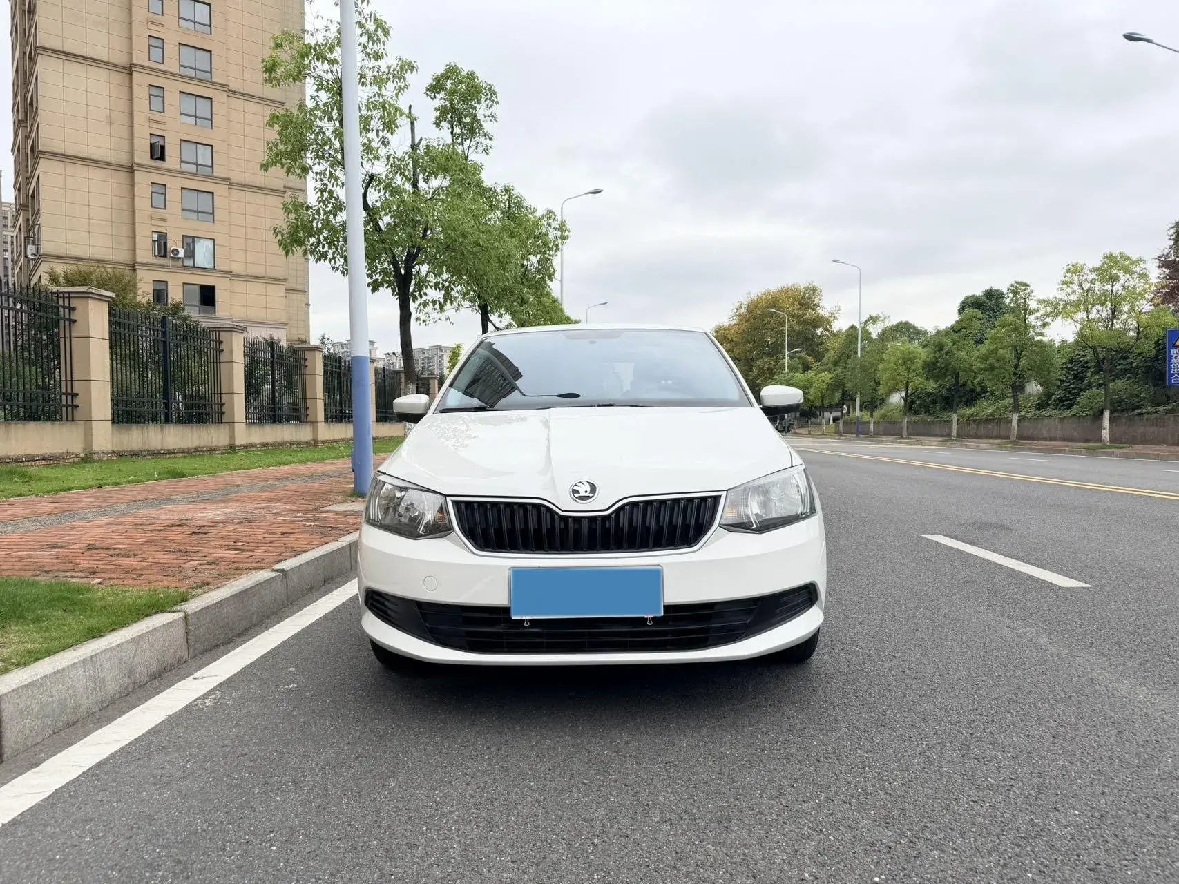 2017 SKODA FABIA thumbnail 2