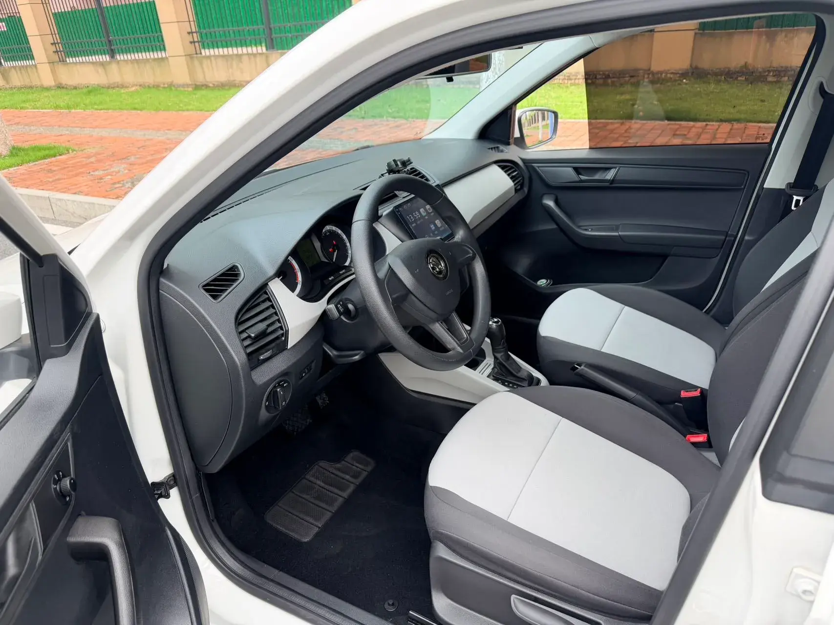 2017 SKODA FABIA thumbnail 4