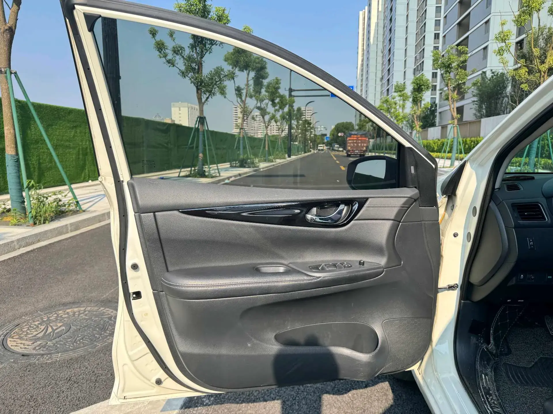 2020 NISSAN TIIDA thumbnail 4