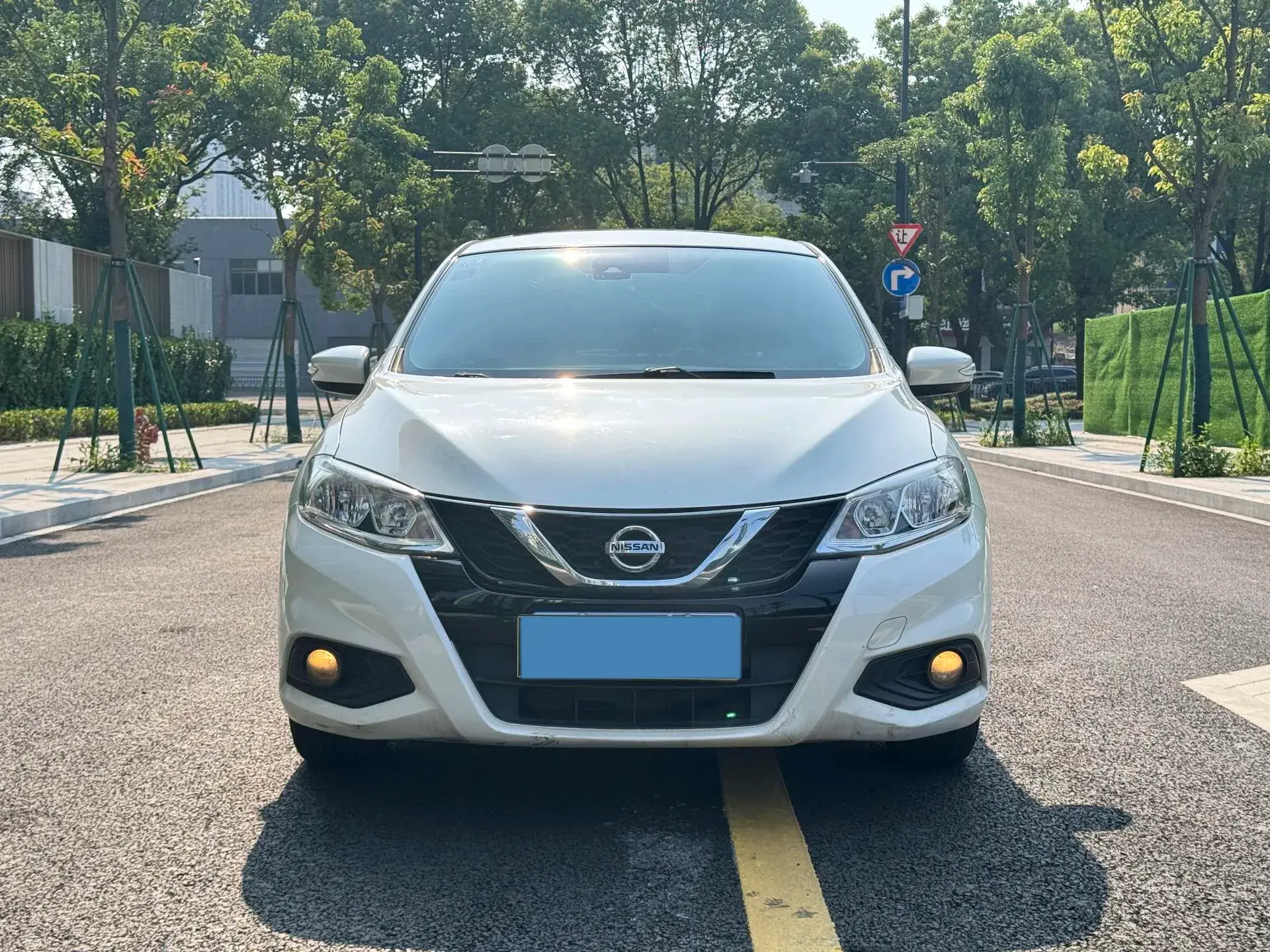 2020 NISSAN TIIDA thumbnail 2