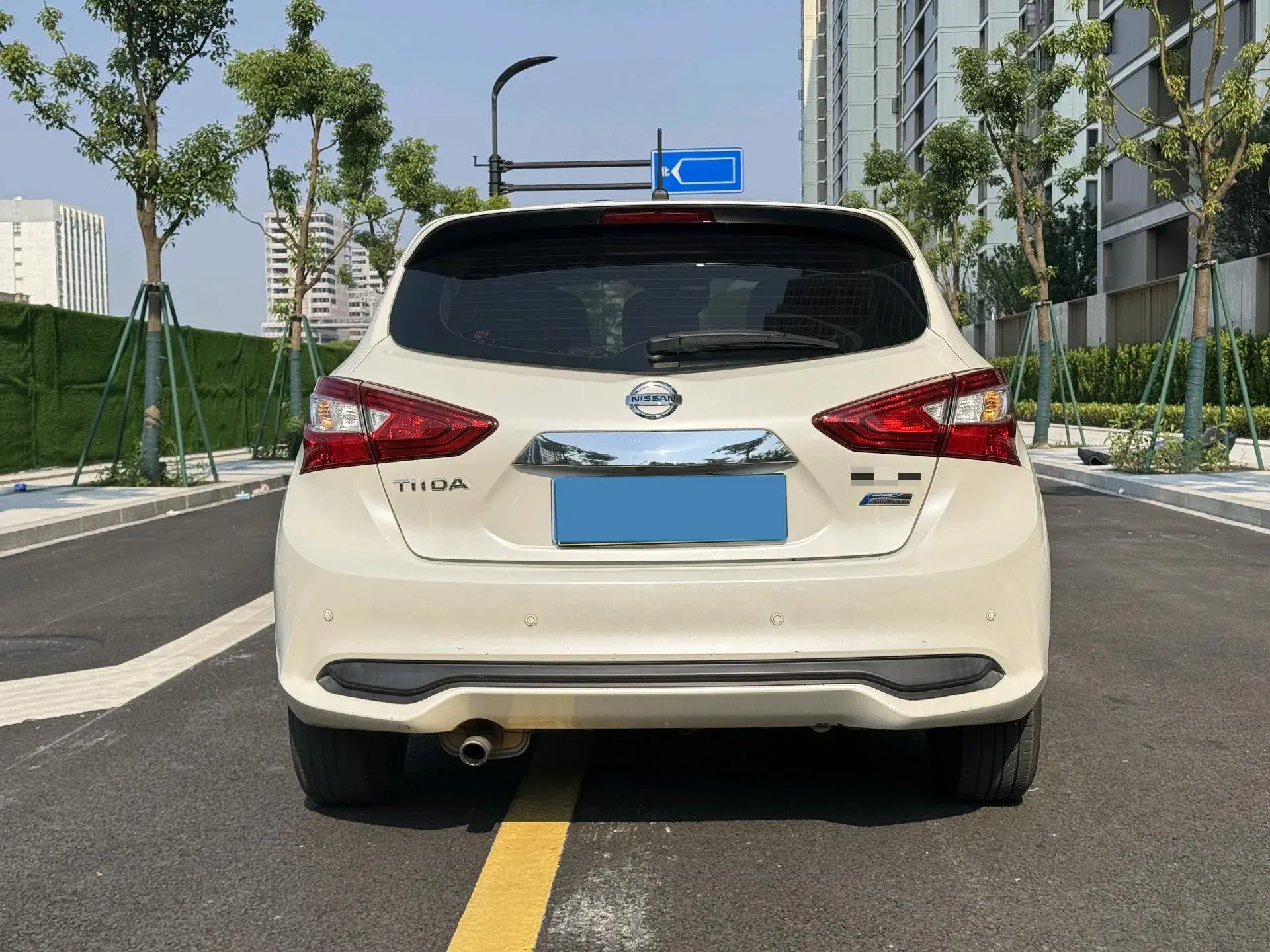 2020 NISSAN TIIDA thumbnail 3