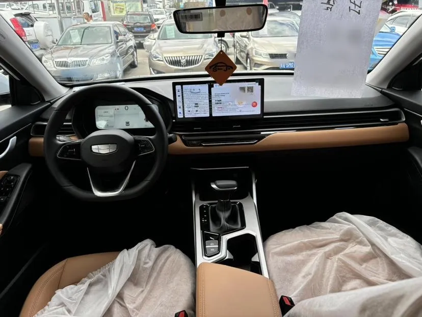 2025 Geely Emgrand 1.5L 127HP L4 CVT,autocango,china used car exporter,china ev exporter,chinese used car exporter,chinese used ev exporter